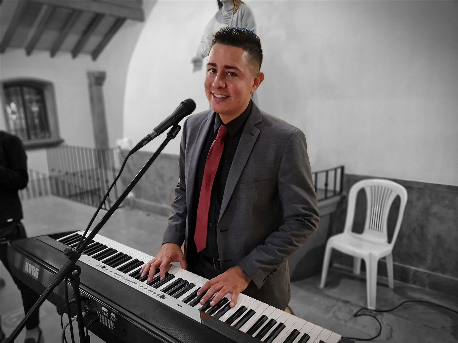 Julián Vélez al piano